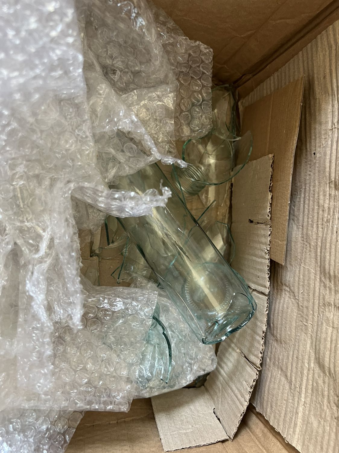 Hàng bị vỡ hết 4 chai