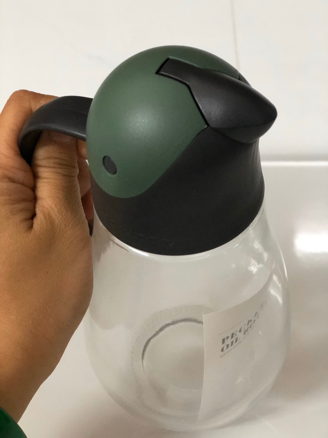 Bình rất đẹp, hình con chim cánh cụt dễ thương, mình có mua 1 bình màu đỏ loại bình thường của Lock Lock rồi, rất là ưng ý, nay mua thêm bình này về đựng nước mắm nữa.
Đóng gói rất kỹ, bọc bóng khí cẩn thận, ko dễ bể ra đc.
Rất hài lòng với sản phẩm và dịch vụ của Tiki.
Từ ngày mua gói Tikinow của Tiki thì có hàng gì cần mua cứ lên Tiki tìm, đặt mua nhận nhanh trong 2 tiếng, ưng lắm luôn ấy.