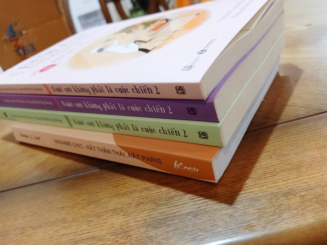 Sách giao nhanh bất ngờ, chiều đặt chiều tối sách đến tay luôn. Tiki có tin nhắn và email thông báo đơn hành nên rất tiện.  Sách đẹp, nguyên vẹn như trong hình đó, nội dung thì khỏi bàn. Hay và nhiều điều bổ ích. Đáng đọc. Chăm sóc KH và bảo vệ người dùng của Tiki rất ưng ý.