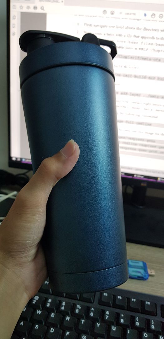 Mới mua xài ổn, lâu dài chưa biết. Bị cái là nắp có cánh quạt không tháo ra được, vệ sinh rất khó khăn. Mất thời gian hơn nhiều so với bình lắc nhựa thường.