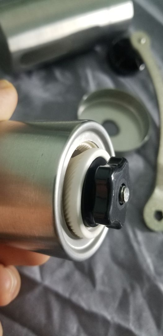 Từ lúc mua sản phẩm cho đến bây giờ tay tui to lên hẳn. Quay tay đều mỗi sáng trước khi làm việc. 
Dễ sử dùng và vệ sinh. duy nhất điểm trừ đó là phần đựng cà phê đã xay bằng nhựa. Tui chưa biết làm sao để vệ sinh nếu nước hoặc bả cà phê mịn lọt vào bên trong vì không biết cách nào tháo nó ra. Mặt khác bánh quay bằng đá, tui nghĩ độ bên và không bằng thép (nước chảy đá mòn, quay tay nhiều có thể gây bể bánh quay), mặt khác đá không an toàn cho sức khỏe bằng thèm nếu bị bào mòn vì bột đá có thể hòa lẫn vào bột cà phê khi xay.