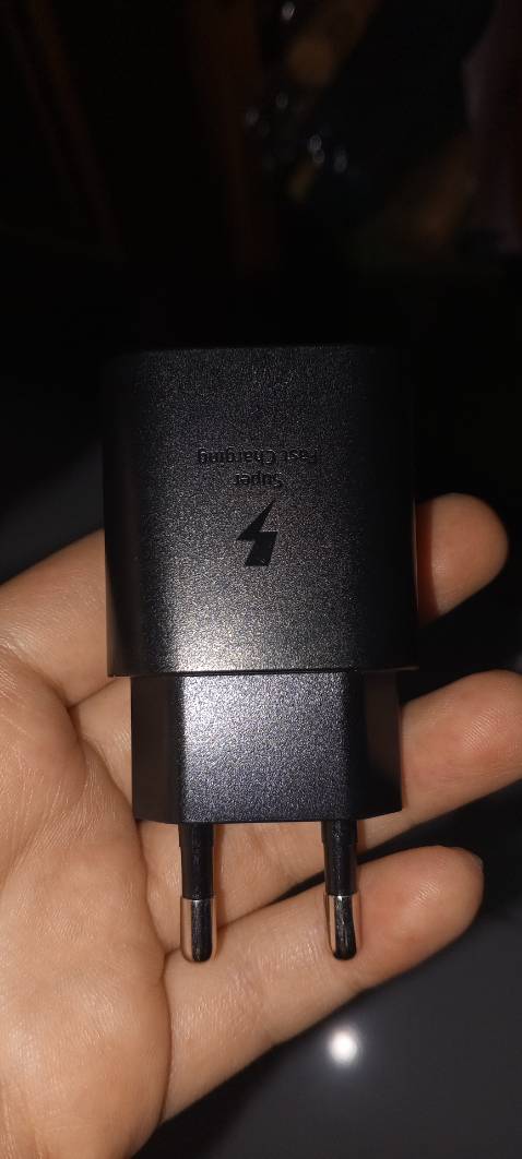 Sau vài tuần sạc pin thấy củ sạc không nóng lắm xài tốt giá bình dân. 😃