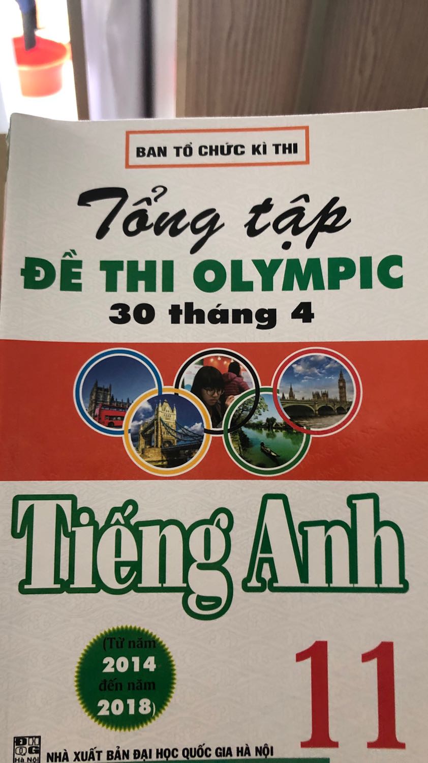 Sách mới và không bị nhắn góc trong quá trình vận chuyển, nội dung thì quá hợp cho các bạn muốn nâng cao level Tiếng Anh, thi HSG THPT, tuy nhiên phần key không giải thích chi tiết nên các bạn hãy chịu khó tra trên mạng nhé! (Sách cực dày luôn ạ^^)