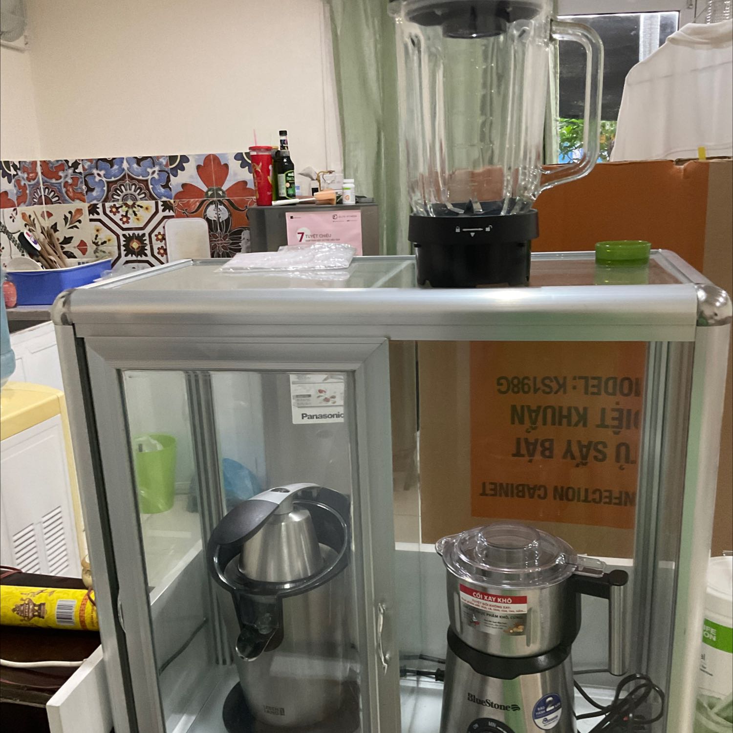 Đề nghị shop đổi cho máy khác vì cối xay hạt ko dùng được, chỉ cối xay sinh tố dùng được thôi !