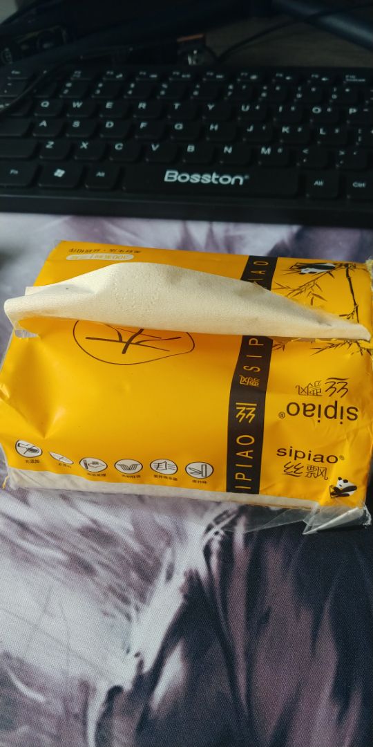 Anh Anh... sẽ không nghi ngờ để tình ta chớm tắt
Anh... sẽ không bao giờ để em rơi nước mắt
Anh sẽ không bao giờ, anh sẽ không bao giờ
để em buồn dù chỉ là vài giây
Anh... sẽ lặng im những khi em hay cáu gắt
Anh... sẽ yêu em hơn bản thân, anh hứa chắc
Anh sẽ mãi mãi là, anh sẽ mãi mãi là... lá la là
Lá la là.la lá