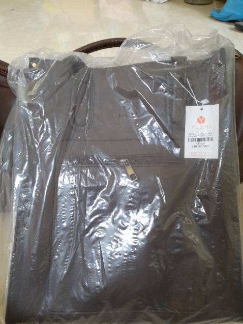 Thiết kế dep đựng đươc giấy tơ khổ a4 diên thoai và mình nhân thêm phâng quà là chiếc ví nhỏ xinh xinh.