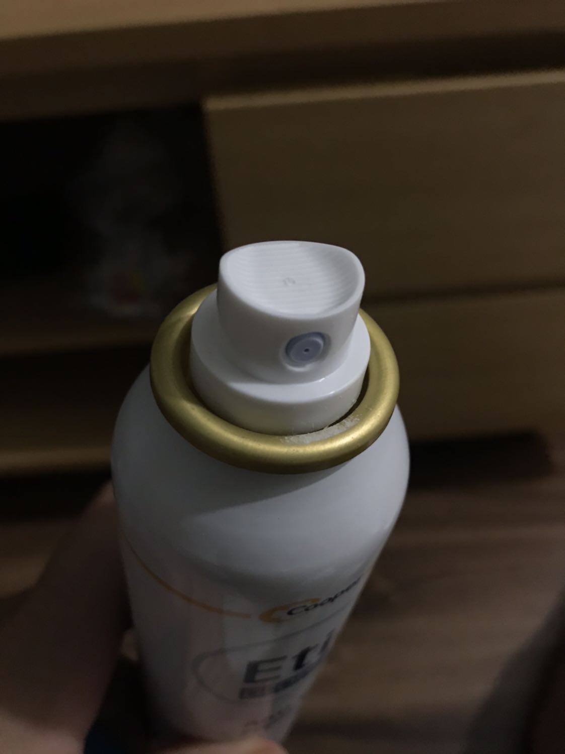 Nhận hàng thấy có vết xịt, tem bong tróc, ngày sx từ 30/10/2019, nhìn như hàng mẫu, hàng ***, mình mua của tiki trading mà thấy ko ổn chút nào, lười trả hàng, mình viết lên đây để tiki xem lại cá nhân nào đó làm không đúng ảnh hưởng đến cả tập thể tiki. Thanks.