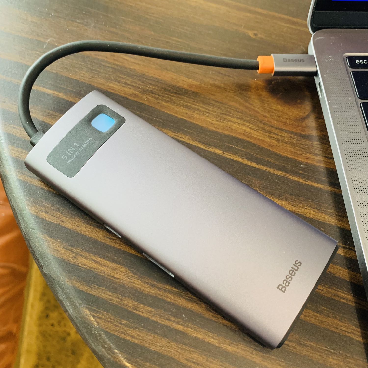 Đúng với thông tin. Mình mua loại 5 trong 1 là vừa dùng với nhu cầu.
Thiết kế gọn và thông minh (có chỗ gắn đầu dây nối)
Còn tặng kèm sticker dễ thương, giúp đánh dấu *** 😌