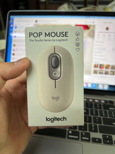 Mình dùng với Mac rất ngon, cuộn không bị dật khựng chỉ có điều là hơi nhỏ :) Full box nguyên seal