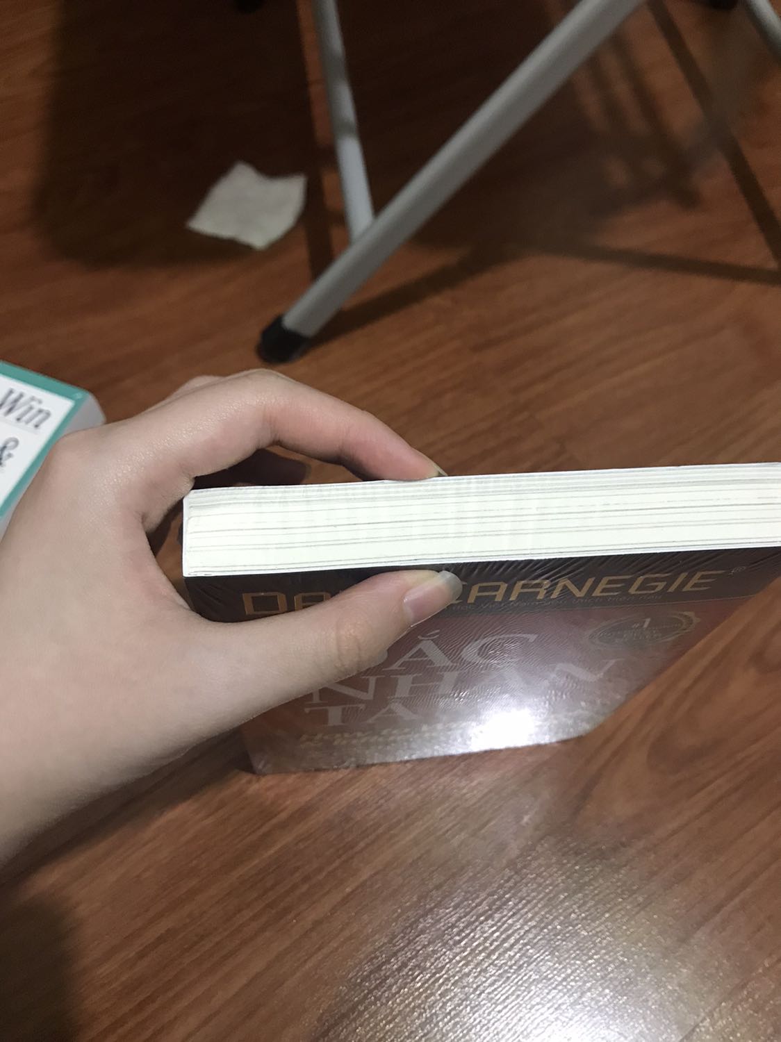 giao hàng nhanh lắm, mới đặt hồi trưa mà chiều đã nhận đc r. Đóng gói hàng đẹp, chắc chắn. Sách đẹp, dày dặn. Mình chưa đọc nên k biết nội dung ra sao nhưng mà chung là hài lòng lắm ❤️