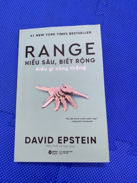 Mình đánh giá về dịch vụ. Đóng gói và giao hàng nhanh, bọc hàng cẩn thận, gọn gàng và đẹp. Mua sách ở tiki thì mình rất yên tâm. Nội dung sách thì mình chưa đọc nên chưa review đc