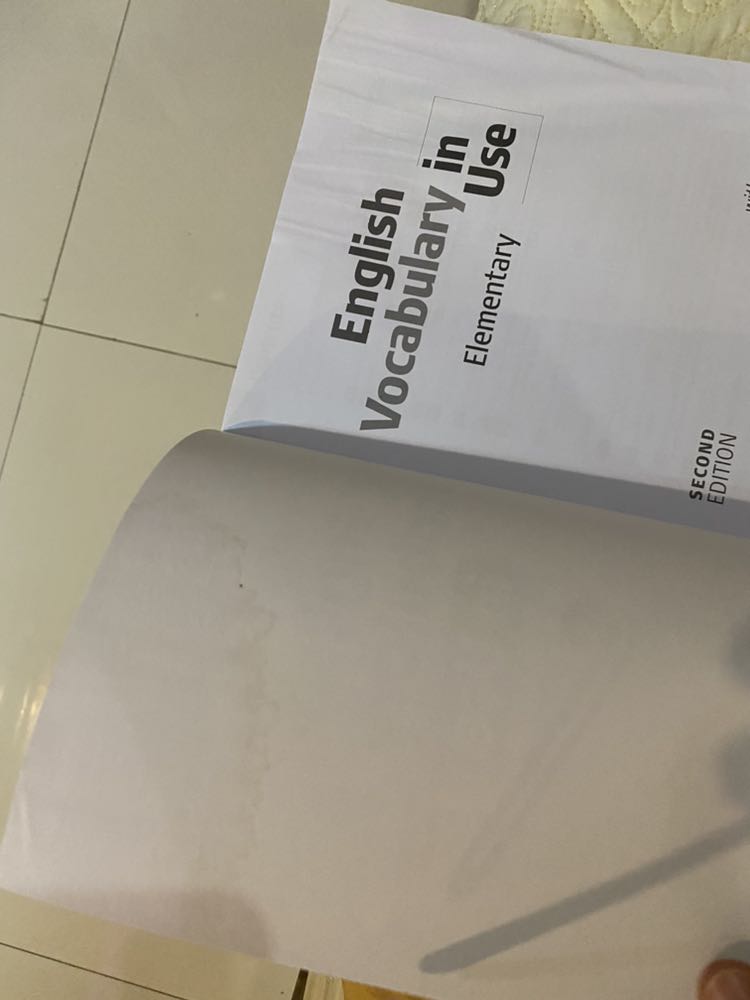 Sách bị ướt, shop làm khô và gửi cho mình. Xử lý đổi trả thủ tục lằng nhằng k chấp nhận nổi. Thật thất vọng!