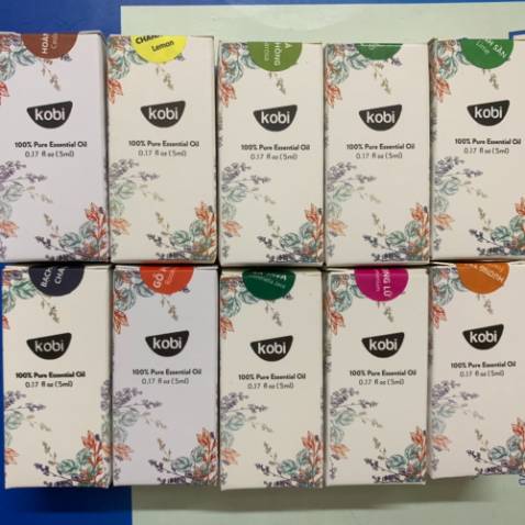 Lần đầu mua được tinh dầu ưng ý đến thế. Mùi rất tự nhiên, dễ chịu lắm ạ. Đóng gói cẩn thận, chắc chắn. Giao hàng siêu nhanh luôn. Sẽ ủng hộ tiếp