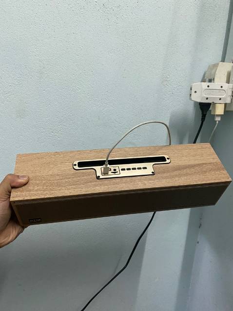 Ngoại hình vỏ gỗ đẹp,  *** âm thanh nghe ổn , công suất loa k lớn lắm vì giá rẻ như vậy thì là ổn