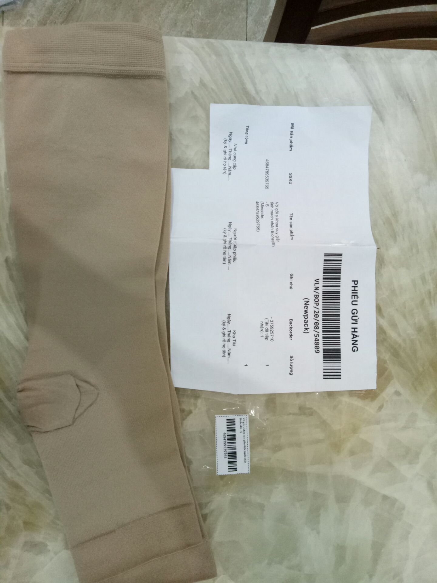 shop giao nhầm cho mình vớ gối rồi shop đổi lại vớ đùi giúp mình được không?