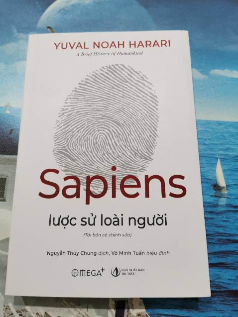 Hôm qua nhà bạn thấy cuốn sách này cầm lên đọc vài trang và quyết định là về phải mua để đọc. Tác giả kể về lịch sử theo một cách đơn giản hóa, dễ hiểu, đôi lúc hài hước, châm biếm. Đọc rất cuốn và muốn tìm hiểu nhiều hơn. Có nhiều kiến thức mình chưa biết nên không bàn về sự đúng sai.