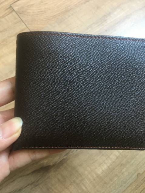 Ví đẹp, đóng gói chắc chắn, giao hàng siêu nhanh, còn có thẻ BH 12 tháng, mình ưng cái màu