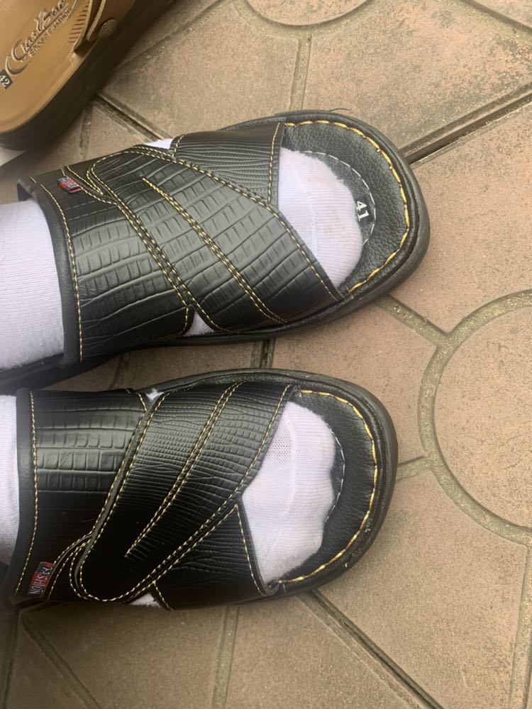 Đã nhận được đủ sản phẩm dép da quai ngang, với giá này thì sản phẩm quá chất, rẻ nhưng đẹp, giá tốt, đi vừa chân, thanhk shop và Tiki nhiều…