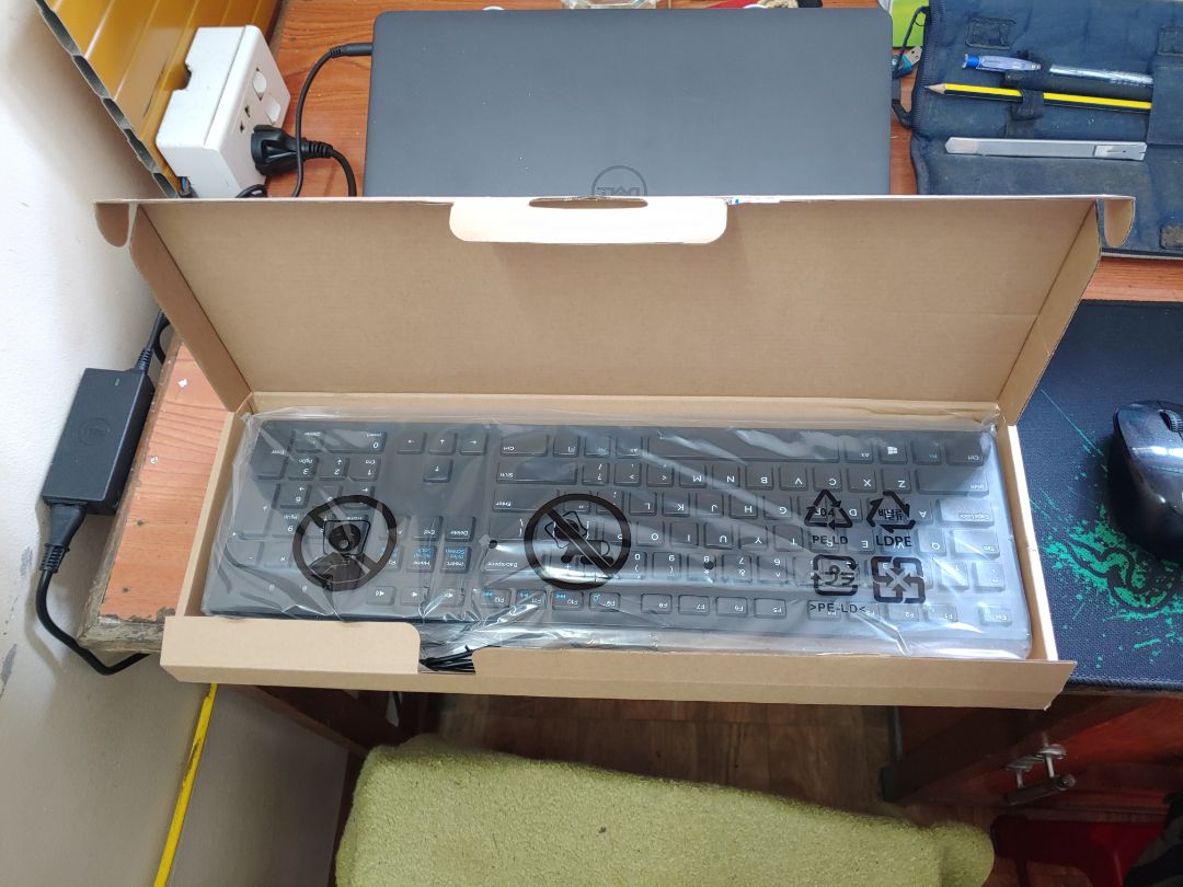 Đóng gói cẩn thận, giao hàng nhanh. Sản phẩm kết nối dễ dàng với laptop. Bàn phím ko gây tiếng ồn. Rất đáng tiền Đóng gói cẩn thận, giao hàng nhanh. Sản phẩm kết nối dễ dàng với laptop. Bàn phím ko gây tiếng ồn. Rất đáng tiền