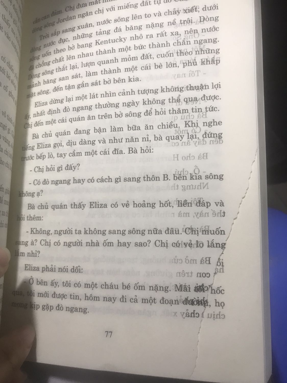 Sách rất tệ. Lỗi chữ mà còn rách nữa ạ. Lần đầu mua sách mà bị lỗi như thế này. 
Lần trước mua đơn hàng bên fahasa thì bút bị lỗi, giờ mua bên tiki nhưng fahasa giào cũng bị lỗi luôn. Mong bên tiki giải quyết ak
