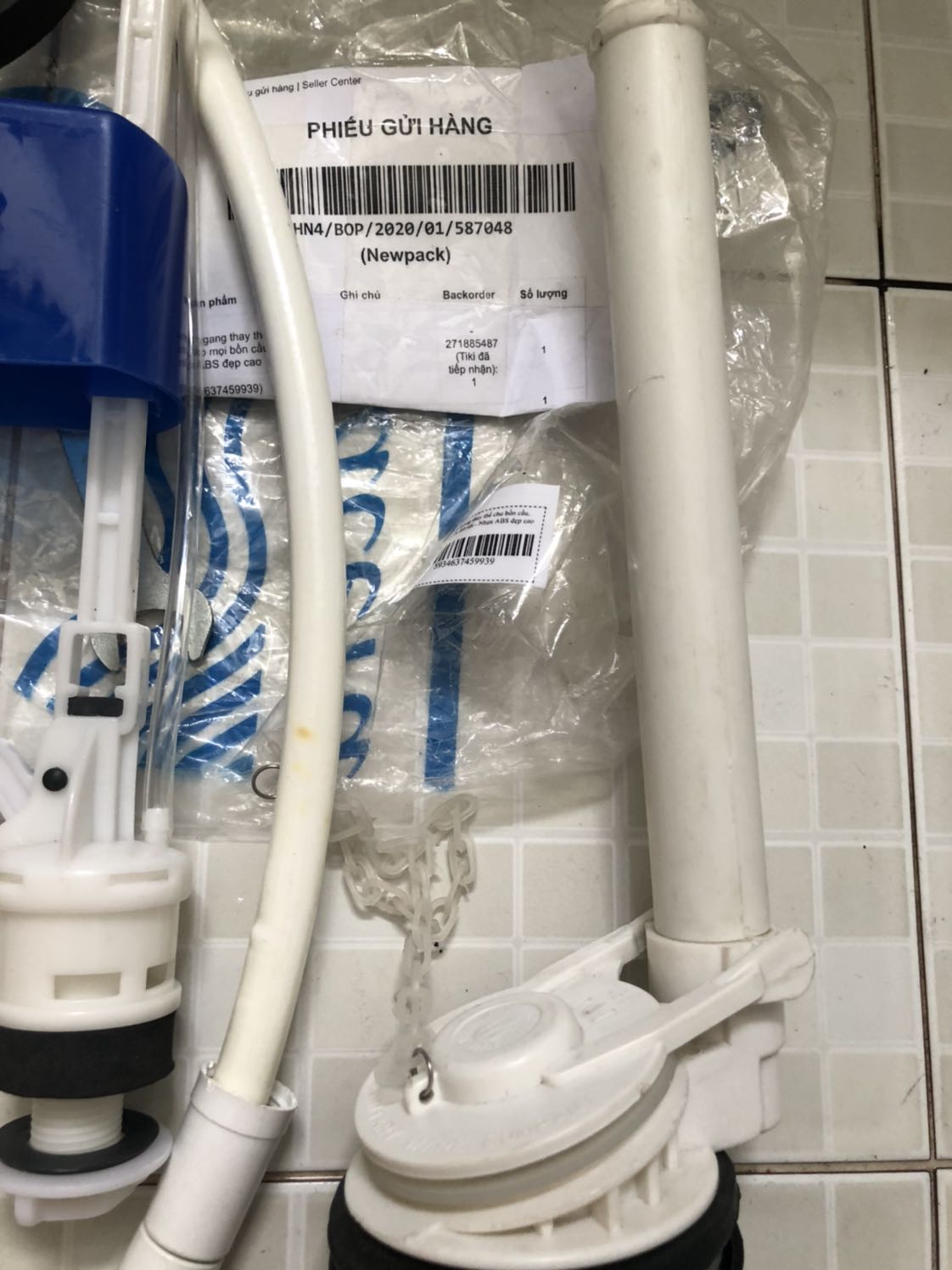 Tôi mua hàng trước tết đến hnay khui ra để thay thì chất lượng quá tệ, hàng như đồ cũ, vàng ố.