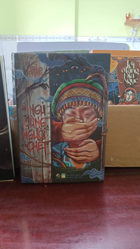 Nhận sách rất chỉn chu và đẹpppppp luôn, bìa nhám bóng hiệu ứng tốt cầm lên thấy mua rất đáng. Ủng hộ sách real, là cách ủg hộ tác giả tốt nhất nha mn ơi