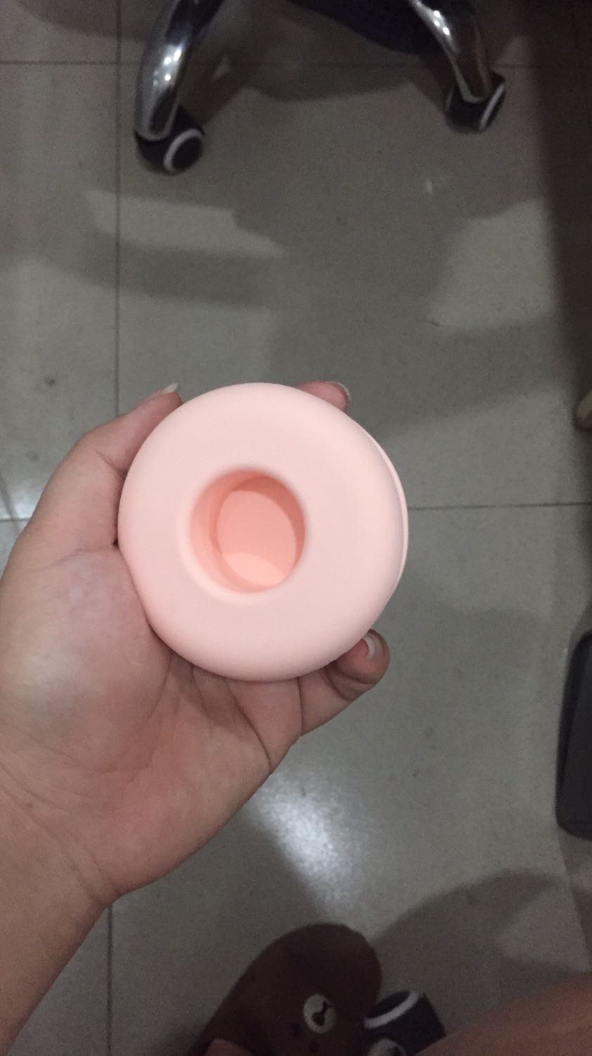 Quạt xinh quá trời, có cả đèn led nè 
Lười đọc thông tin shop nên về nhà bấm tùm lum lại thấy có đèn sáng trưng ha ha
Thích nhất cái đế quạt Donut vì tui thích bánh Donut