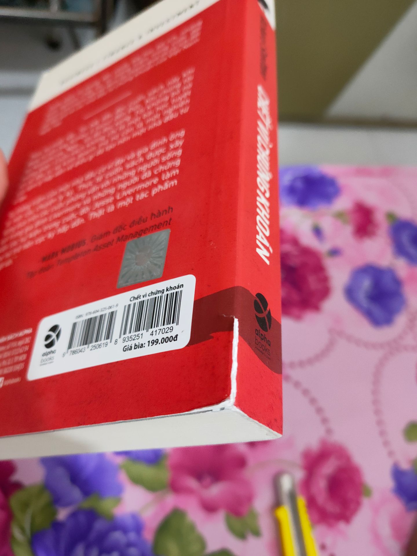 Sản phẩm khá là tệ dù đã đổi trả lại 1 lần, lần giao đầu thì sách vừa rách vừa bẩn, đổi trả lại thì sách vẫn bẩn cũ, sách bé mà cho hộp thì to còn k có chống sốc nữa do bên đổi trả phục vụ khá tốt nên vẫn cho 5 sao.
Tóm lại mua hàng trên Tiki Trading gần đây cảm thấy khá tệ, không còn tốt như lúc trước.