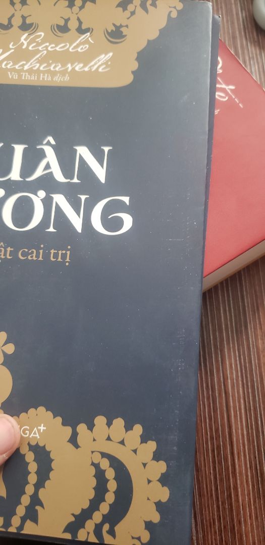 Sách dơ, nhăn và chất lượng kém. Giao cực lâu, sau 2 lần đổi hàng thì chất lượng sách vẫn ko dc cải thiện, giống như bên bán thu hồi để đổi cho mình sách mới nhưng thật ra là để đó cho đủ ngày rồi đem giao lại cho mình những cuốn mà mình đã gửi.