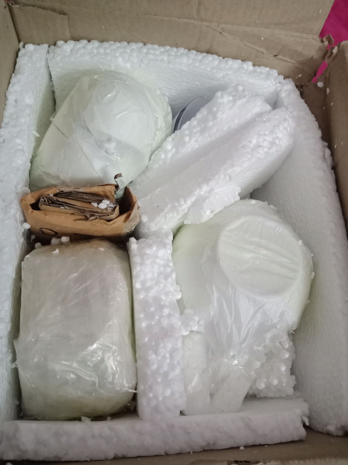 đóng hàng quá cẩn thận luôn.vẫn chưa bỏ ra xem nhưng vẫn cho 4sao. hì