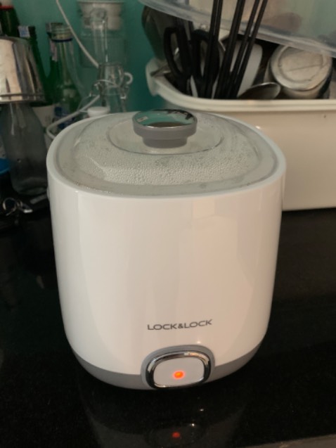 Công thức của mình:
- 1.5 hũ sữa chua cái ít đường
- thêm sữa tươi thanh trùng ít đường vừa đủ 1 lít
- ủ 10 tiếng
Thành quả sữa chua hơi ngọt vừa, dẻo mịn Công thức của mình:
- 1.5 hũ sữa chua cái ít đường
- thêm sữa tươi thanh trùng ít đường vừa đủ 1 lít
- ủ 10 tiếng
Thành quả sữa chua hơi ngọt vừa, dẻo mịn