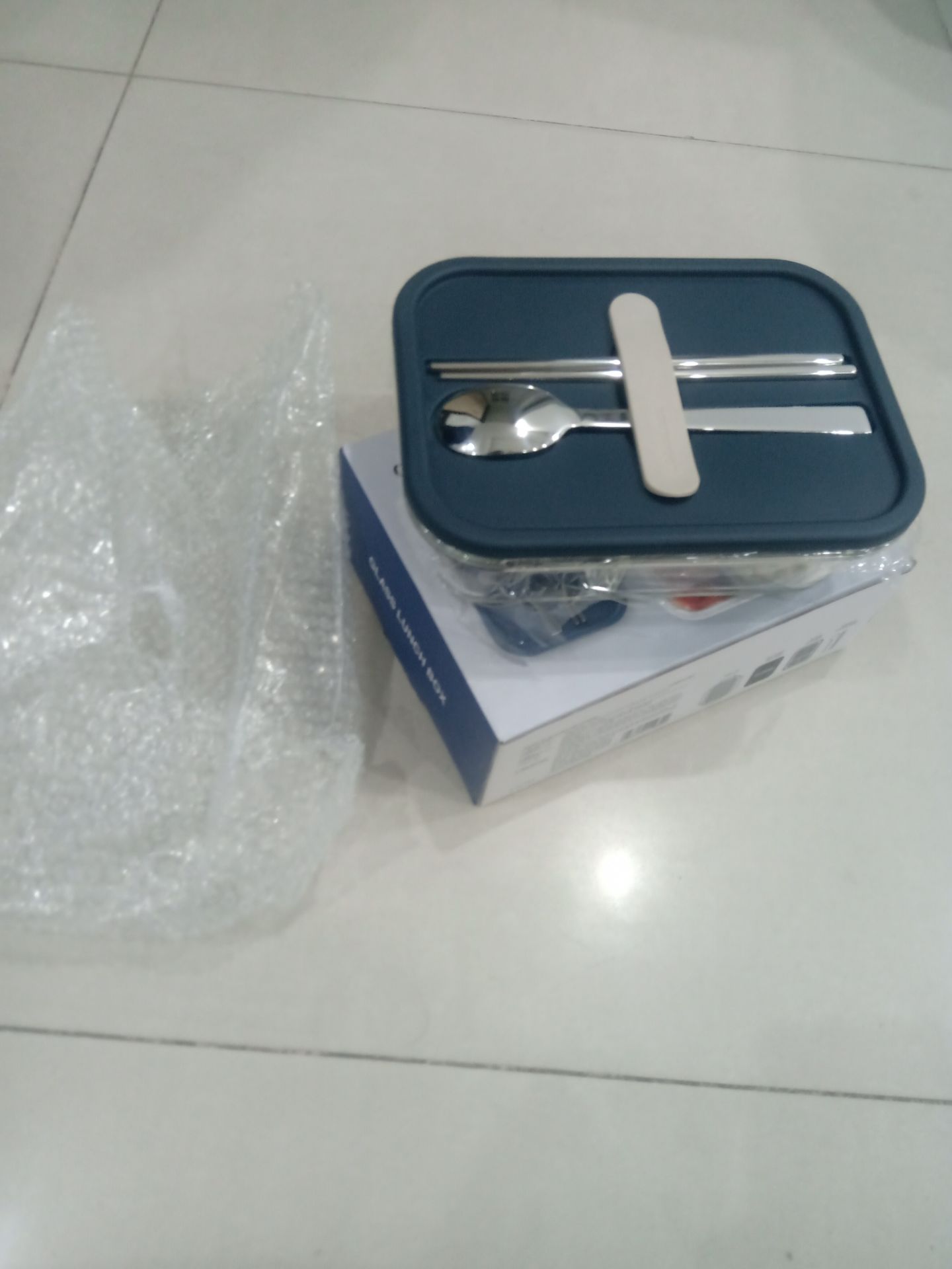 Đồ locknlock như này thì khỏi bàn nữa rồi. Giao hàng nhanh cực, anh shipper nhiệt tình dù mình bận chưa nhận hàng được, hàng cũng được bao bọc và đóng gói kĩ lắm. Dung tích này với mình ăn tăng cơ thì chứa đồ ăn chưa no lắm nhưng đủ với những người ăn uống công sở bình thường. Cảm ơn tiki và shipper nha