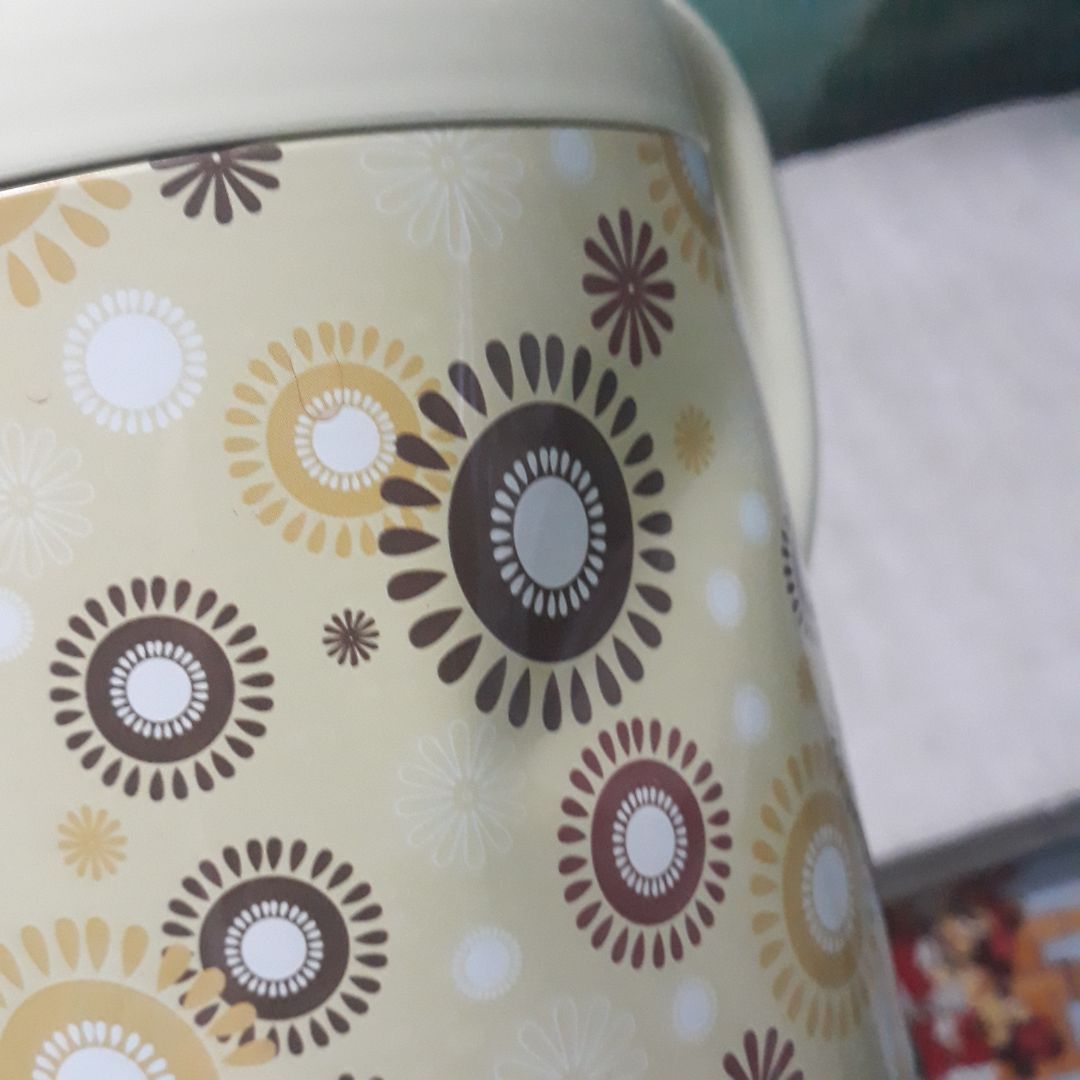 Bình giữ nhiệt ổn định,màu sắc đẹp.Điểm trừ là đóng gói rất nhiều lớp nhưng vận chuyển  tới tay kh lại móp vỏ bình