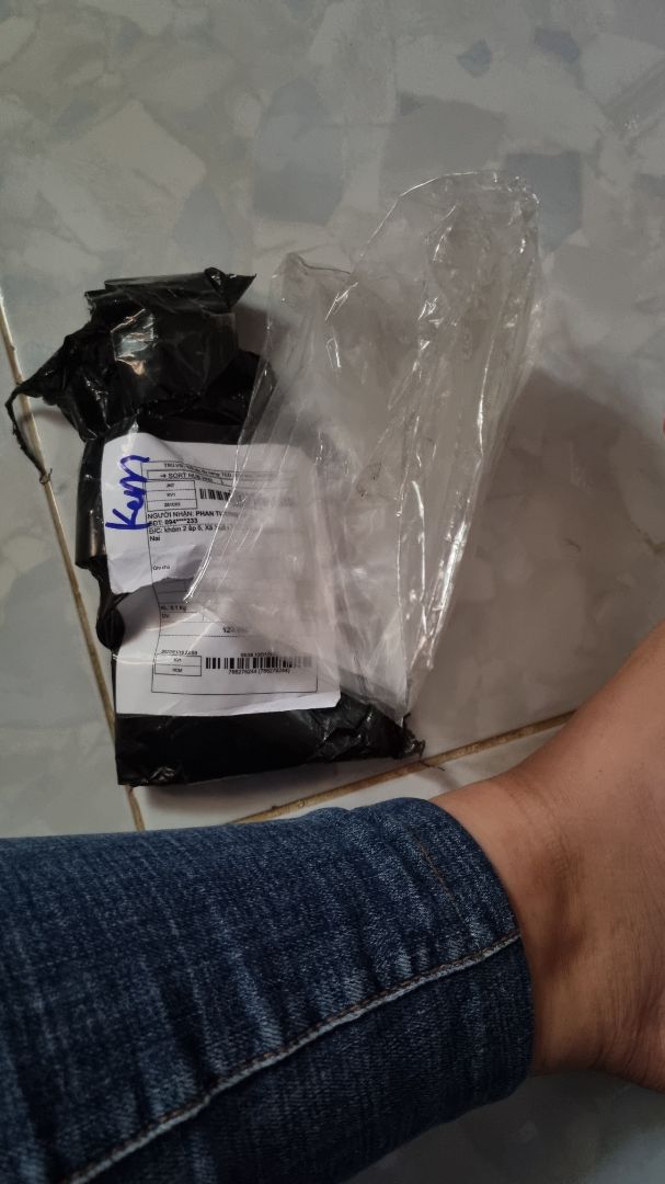 ủa . giao cho cái bịch ni long là s . con nịt bụng đâu . shop làm ăn kiểu gì vậy