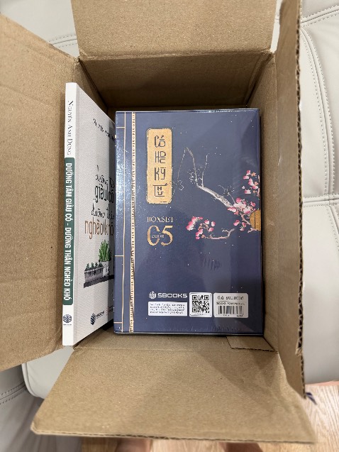 Tôi đặt mua 2 bộ mà shop mới giao có 1 bộ. Shop giao trong hộp có một bộ, shop kiểm tra, gửi lại cho Tôi cho đủ nhé!