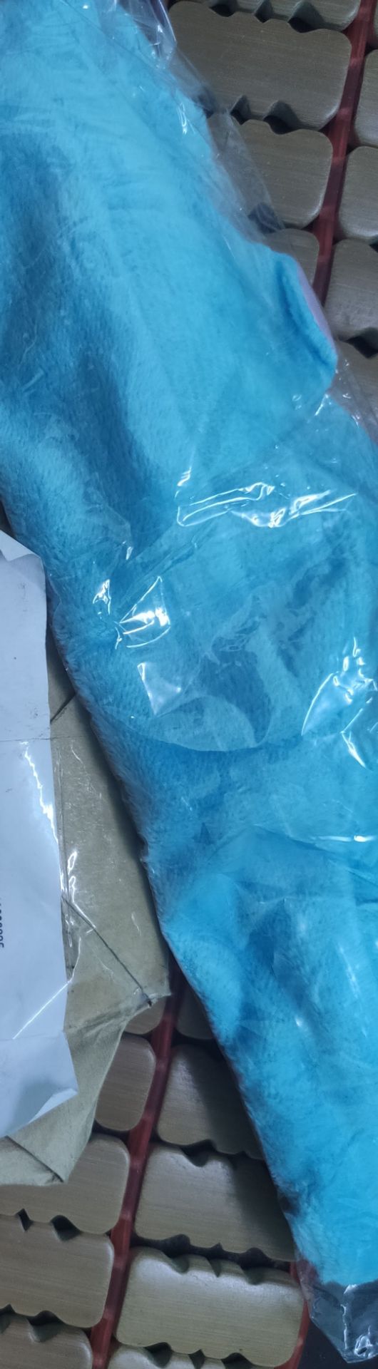 Mua hai cái màu vàng lại giao 1 cái màu xanh. Không biết shop có nhầm lẫn không ạ.
Em cần giải thích. Dù là săn sale cũng có uy tín với khách