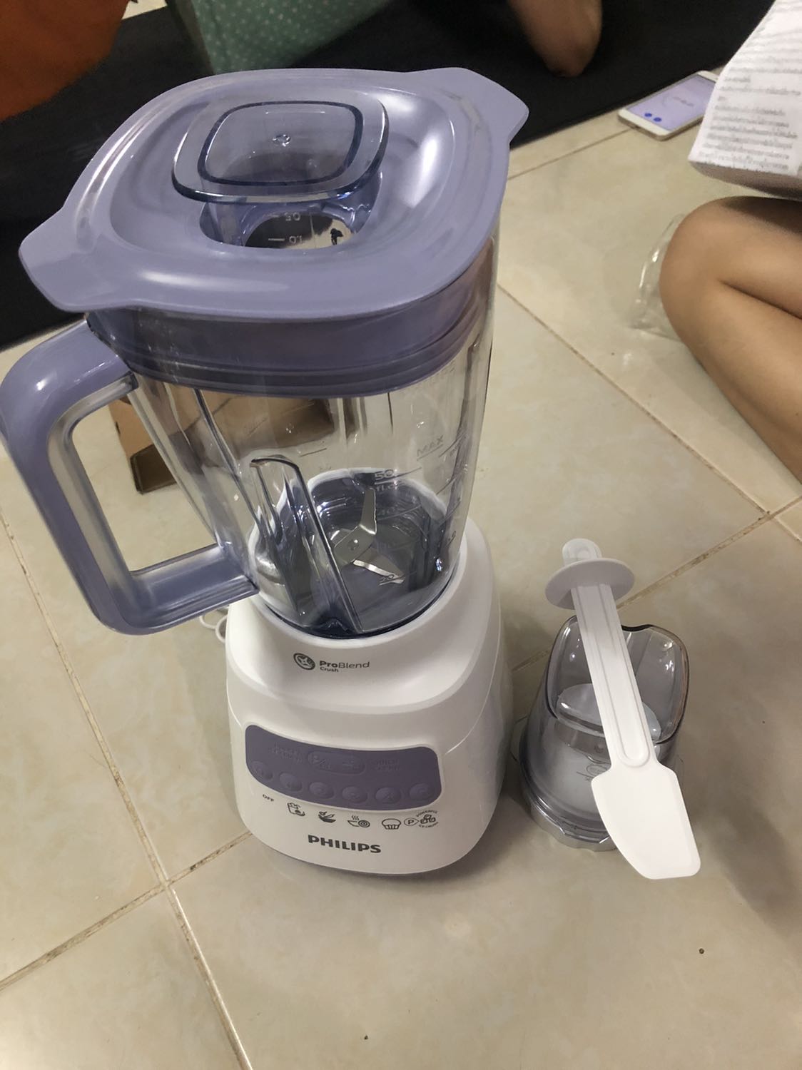 Đợi tiki mòn mỏi từ 9/9 săn sale nên mua với giá không thể nào rẻ hơn! Chỉ sợ bị huỷ đơn thì buồn biết mấy. Và rồi Anh shipper cũng gọi tên lấy hàng sau bao ngày giãn cách. Mừng mún rớt nước mắt. Tiki đóng gói chắc chắn hàng giao không vết trầy. Từ nay có máy xay tha hồ thoả thích. Hàng philip thì miễn bàn về chất lượng luôn là sự lựa chọn hàng đầu khi muốn mua đồ gia dụng điện tử...