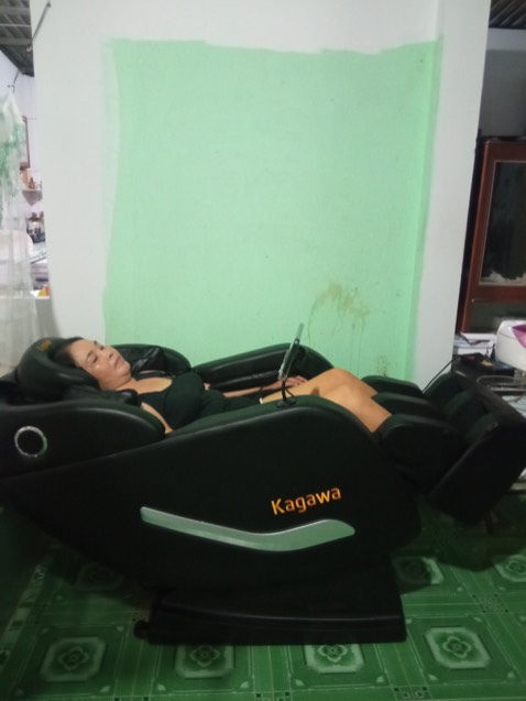 Đã nhận ghế, giao hàng nhanh, đóng gói cẩn thận, chắc chắn, không cấn móp, trầy xước. Shop tự giao hàng nên được lắp ráp, hướng dẫn sử dụng chi tiết,
Ghế mát xa khá hiệu quả, nằm thích, tương đối nhiều chế độ. Giá quá rẻ, chất lượng ok. Đáng 5 sao