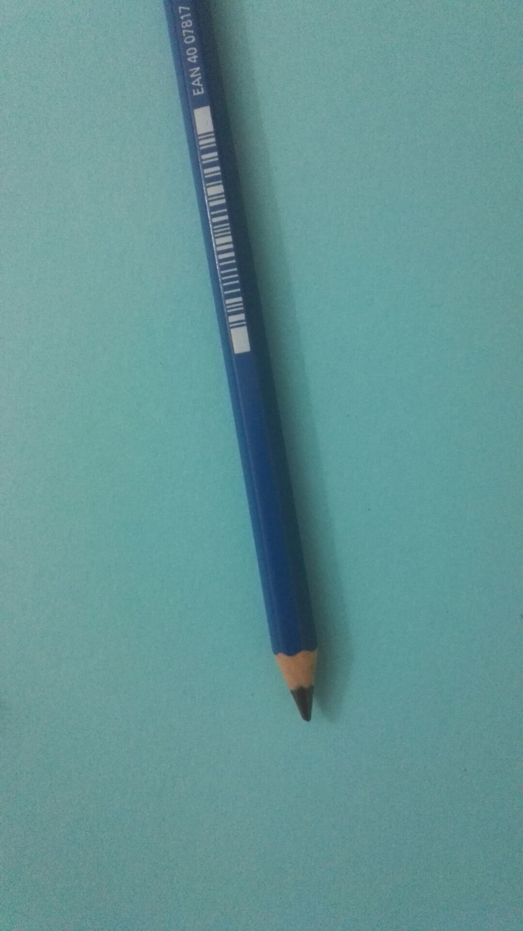 Thất vọng. Cực kì thất vọng. Từ bao giờ bút như thế này được gọi là bút chì 8b vậy. Thậm chí nó còn không đậm bằng bút chì 6b của mình nữa. Thôi chấp nhận *** 1 lần vậy