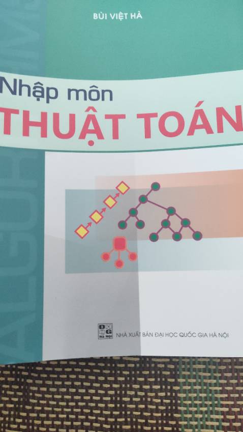Sách dày, thông tin chi tiết, giải thích rõ ràng dễ hiểu. Sách khổ to, chữ in lớn dễ đọc. Con mới làm quen với Python và rất thích đọc sách của Bùi Việt Hà. Cám ơn Tiki, cám ơn tác giả.