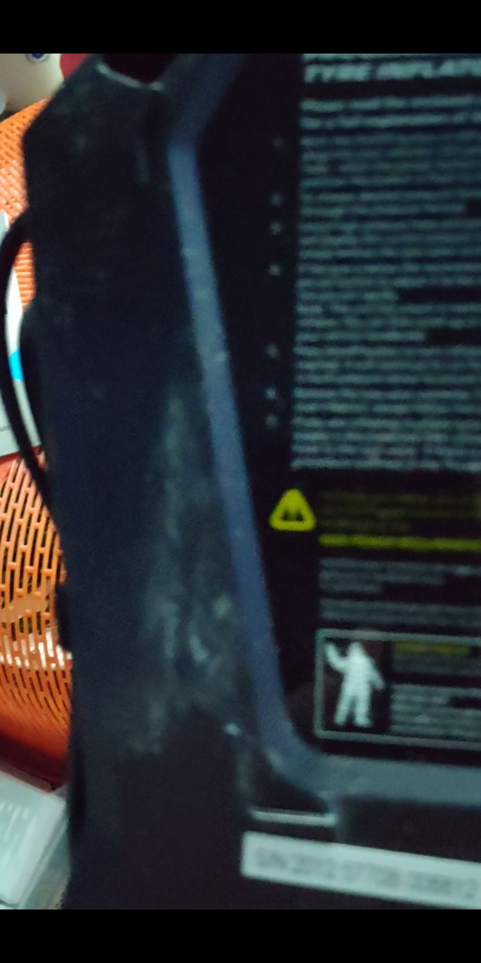 Cứ nghĩa mua hàng tiki trading sẽ được hàng mới, không nghĩ là cũng kinh doanh hàng cũ 97%, 95% như điện thoại, mà chắc chỉ được 90% là cao. Cũng may là hàng còn xài được, không biết được bao hôm thì hỏng. Dùng hàng trong nơm nớp lo sợ vậy.