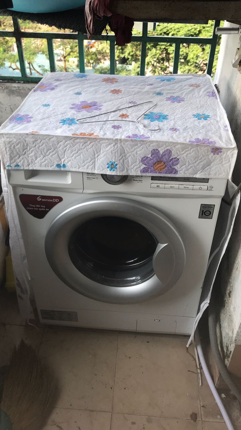 Không hài lòng với sản phẩm, sản phẩm không giống hình mô tả, không có tấm che mặt của máy, tấm che rất ngắn không dài như trong hình