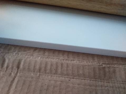 Mua đơn 2 bàn mà giao thiếu 1 bàn, chat không trả lời, gửi khiếu nại chưa thấy giải quyết.
mình tính nhận đủ sản phẩm, dùng cảm nhận, rồi mới nhận xét, nhưng tới nay (đã 4 ngày) vẫn chưa thấy shop trả lời, nên mình viết đánh giá.

Mua bàn giá ~400, mua 2 cái là ~800k, mà nhận chỉ được 1 cái, thì thành ra giá 800k/ cái bàn, vậy là quá mắc.

Bàn đẹp, nhưng shop không bọc kỹ các góc khi vận chuyển, nên bị hư các cạnh của bàn, thành ra nhận sản phẩm xấu