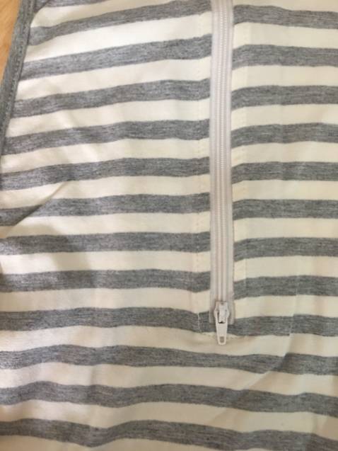 Shop đóng gói đẹp, sang và lịch sự. Mình mua tặng cho con của bạn để nguyên hộp tặng luôn k cần phải gói lại. 
Chũn chất lượng, giá cả phải chăng. Vải mềm mát và co giãn tốt ạ. Sản phẩm mua ở Tiki là yên tâm nhất.