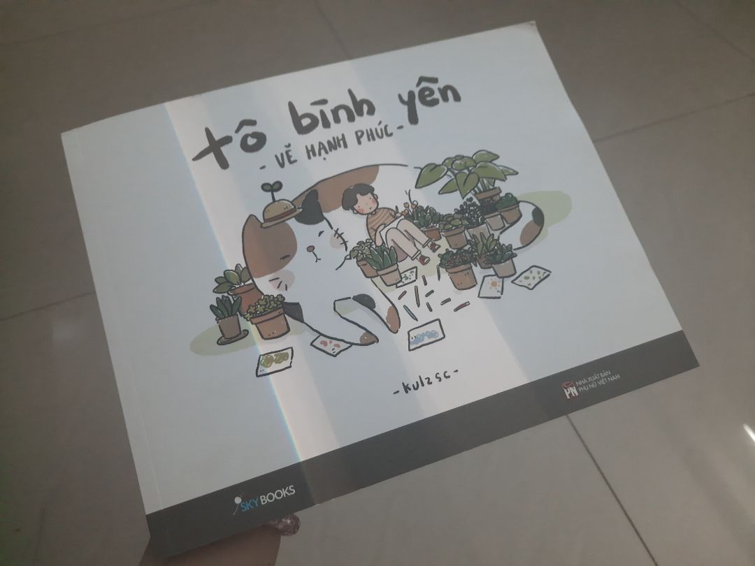 Sách rất đẹp và dễ thương nhé mọi người! Mỗi trang đều có những câu nói ngắn gọn và những hình vẽ để tô màu rất dễ thương? Mọi người nên mua cuốn sách này và tô màu lúc rảnh cũng như có thể thư giãn và giải trí. Tiki lần này giao hàng hơi lâu so với những lần trước nhưng mà ko sao, vì thời buổi dịch bệnh và mình cũng đặt vào dịp tết nữa nên là 5* cho sản phẩm nhé??