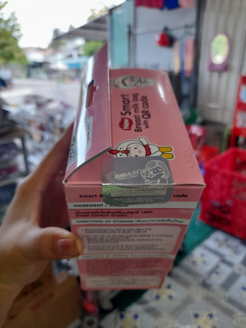 Mình mua dùm chị bạn, khi nhận hàng thấy rất ưng. Hộp cầm nặng tay chắc chắn mã vạch tem rõ ràng nên cũng yên tâm Mình mua dùm chị bạn, khi nhận hàng thấy rất ưng. Hộp cầm nặng tay chắc chắn mã vạch tem rõ ràng nên cũng yên tâm