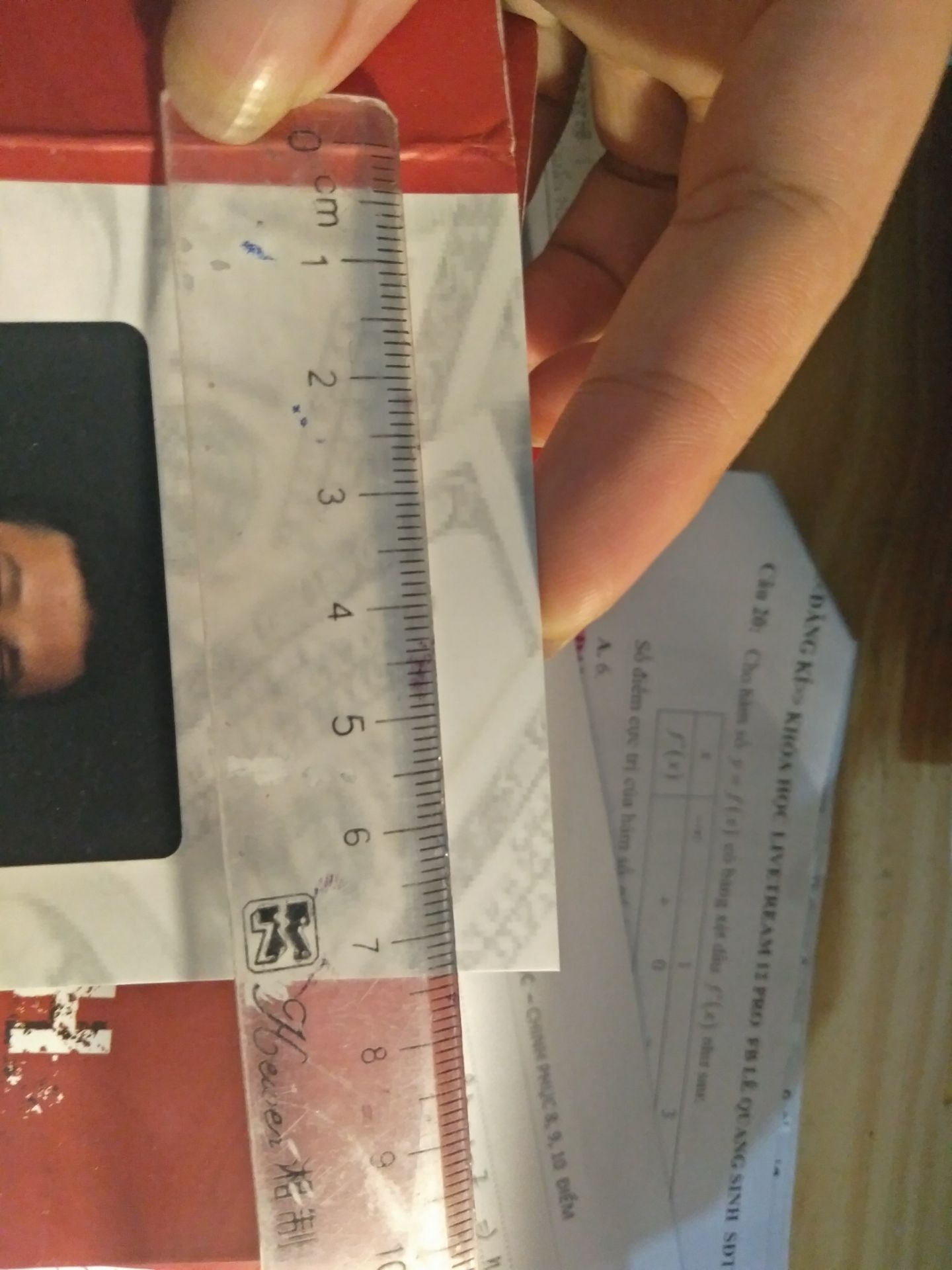 sách nhăn lỗi nhiều quá. cắt bìa còn bị lệch. đánh dấu trang như thể dùng rồi.😑trầm cảm :((