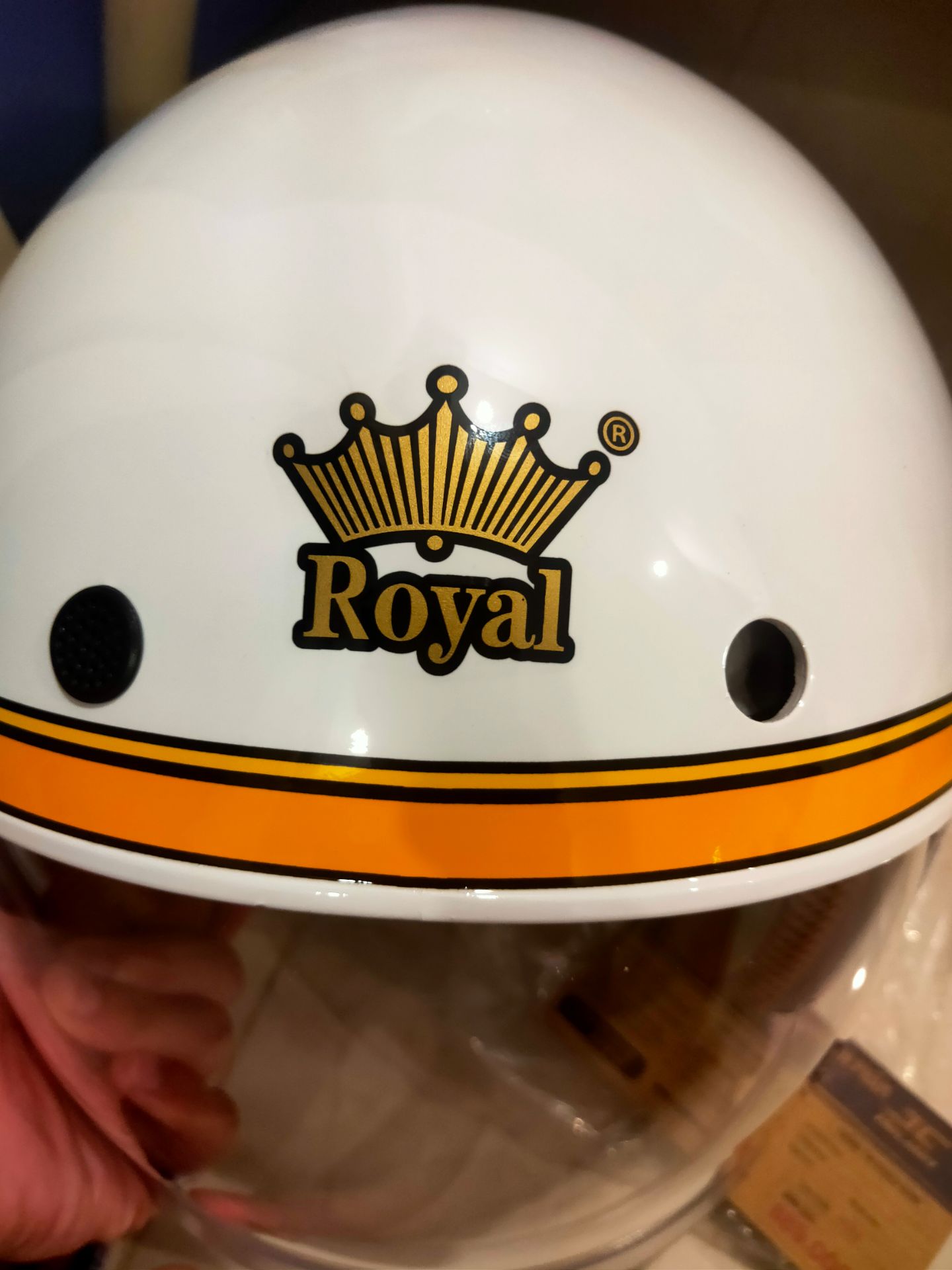 nón bị lỗi mất 1 bên nút, nhưng shop nc dễ thương và đang giải quyết. Chỉ có nv giao hàng trễ còn thái độ khó chịu...