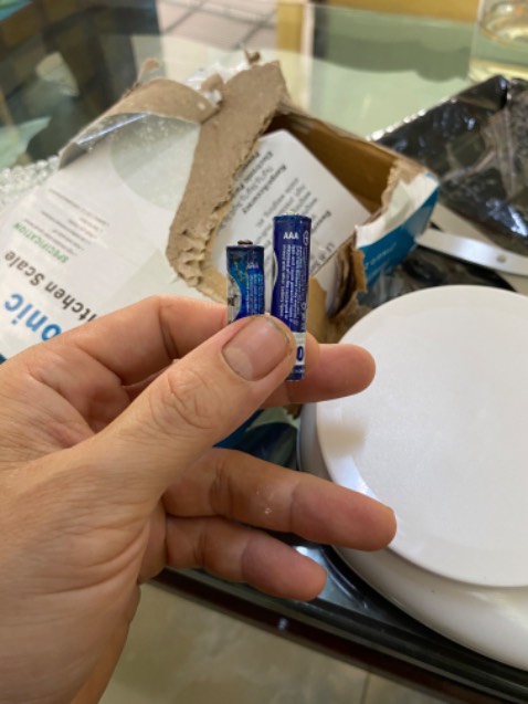 Chất lượng thấp
1. Gửi pin cũ hỏng
2. Cân lệch quá, lúc thừa lúc thiếu, xem hình sẽ rõ