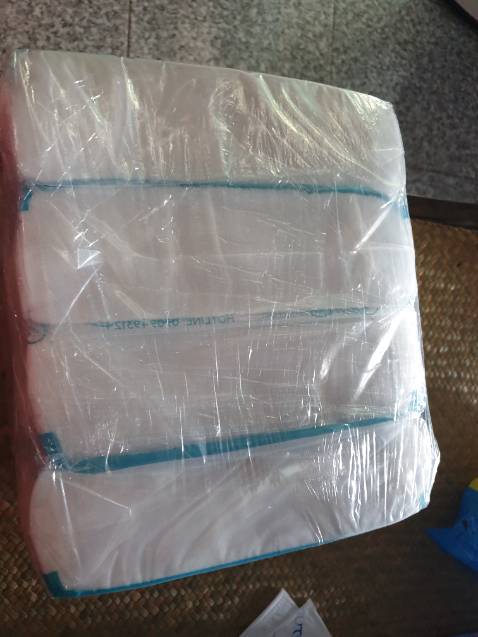 Hàng giống hình, khăn rất mỏng và nhỏ. Hàng tạm ổn . Giao hàng nhanh. Trên gói ghi 300gr/gói nhưng khi cân lại thì k đúng chuẩn chỉ dc 250gr.